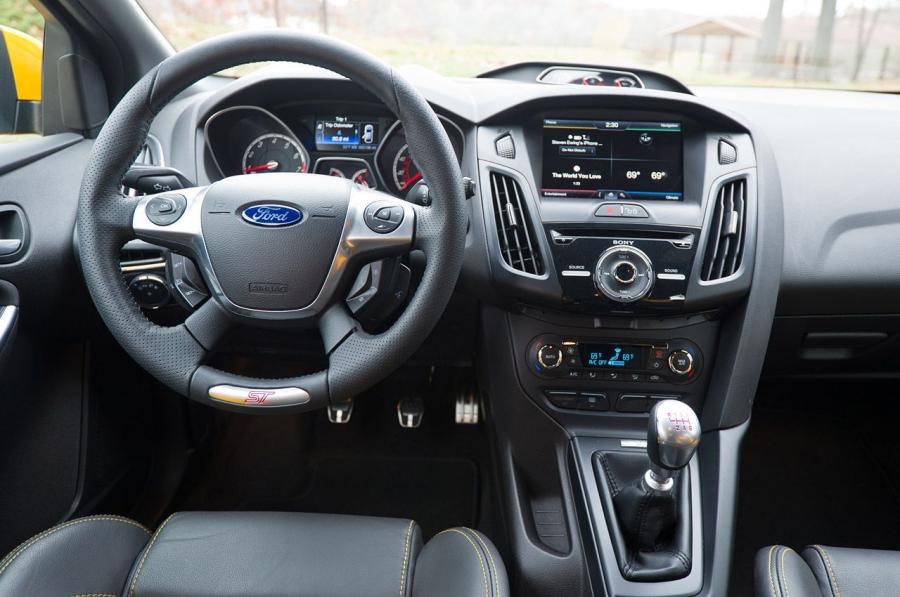  Ford Focus ST 2013 года  (фото 25 из 92)